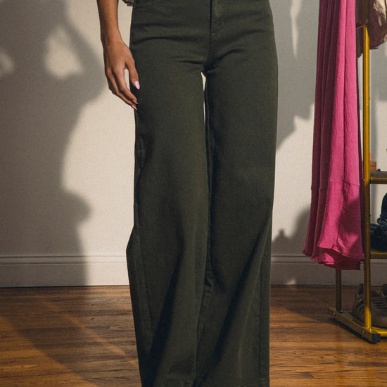Mid Rise Wide Leg Pant