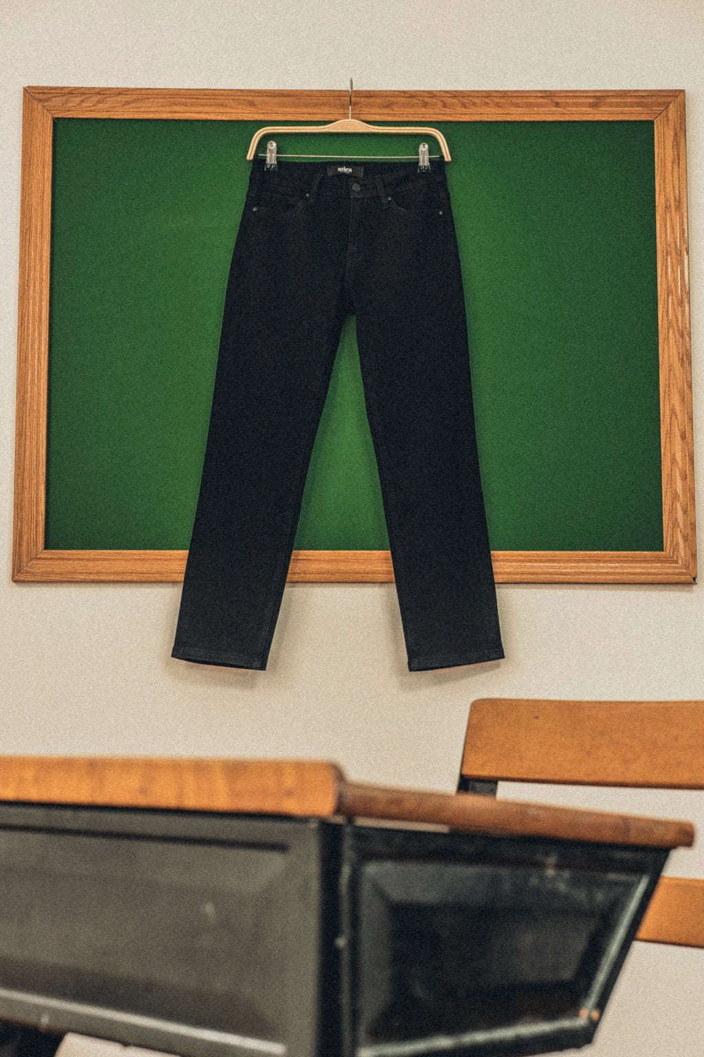 Mid Rise Ankle Slim Straight Leg MD