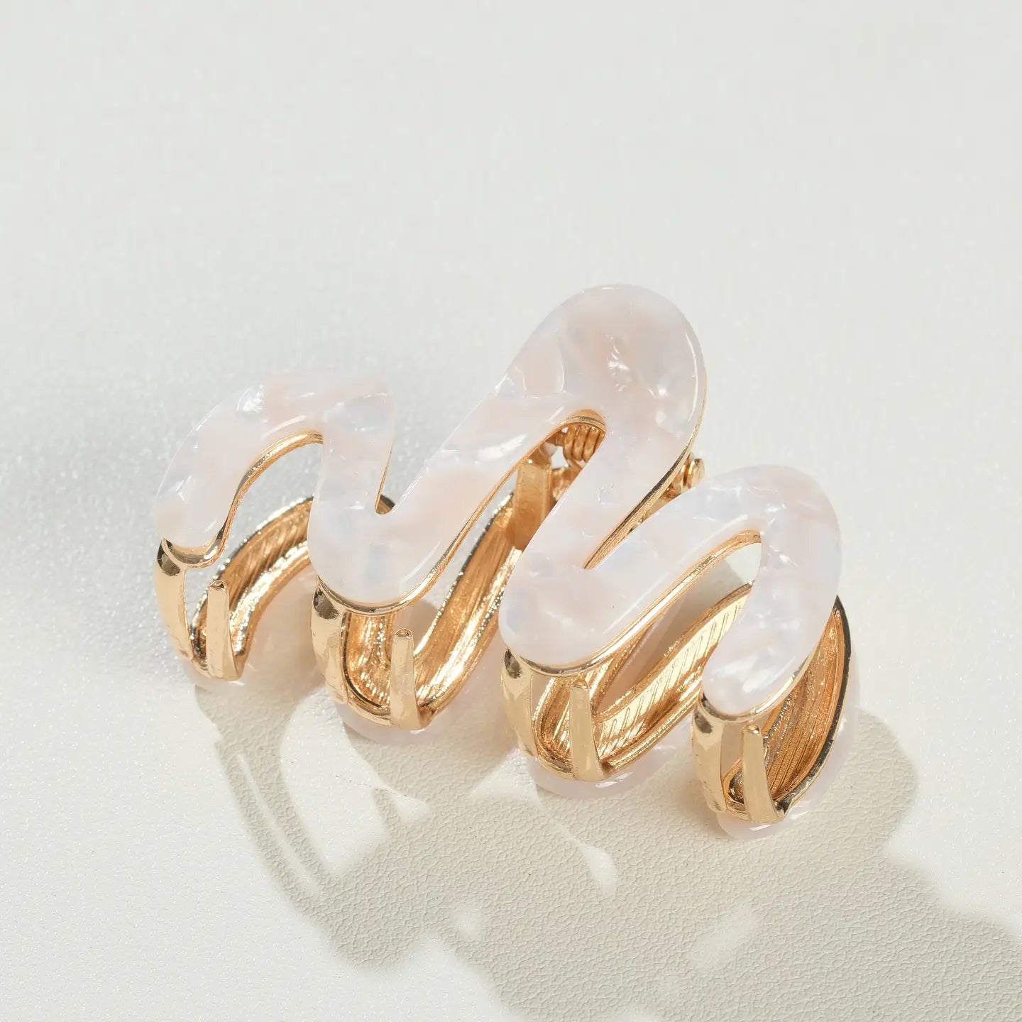 Willow Squiggle Mini Metal Claw Clip Pearl