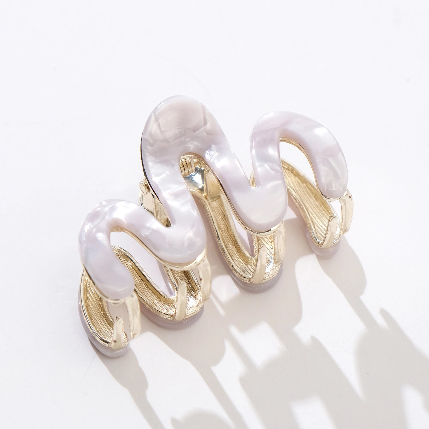 Willow Squiggle Mini Metal Claw Clip Pearl