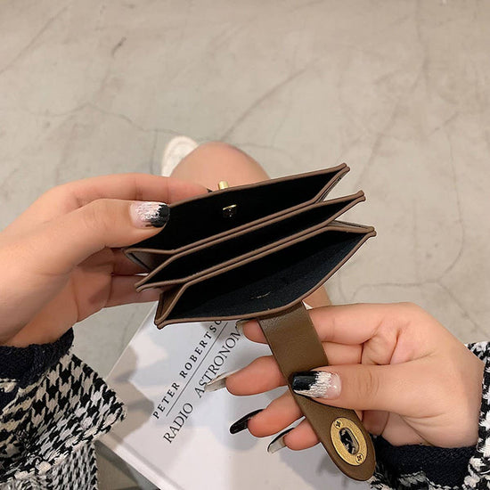Amélia Latch Card Holder