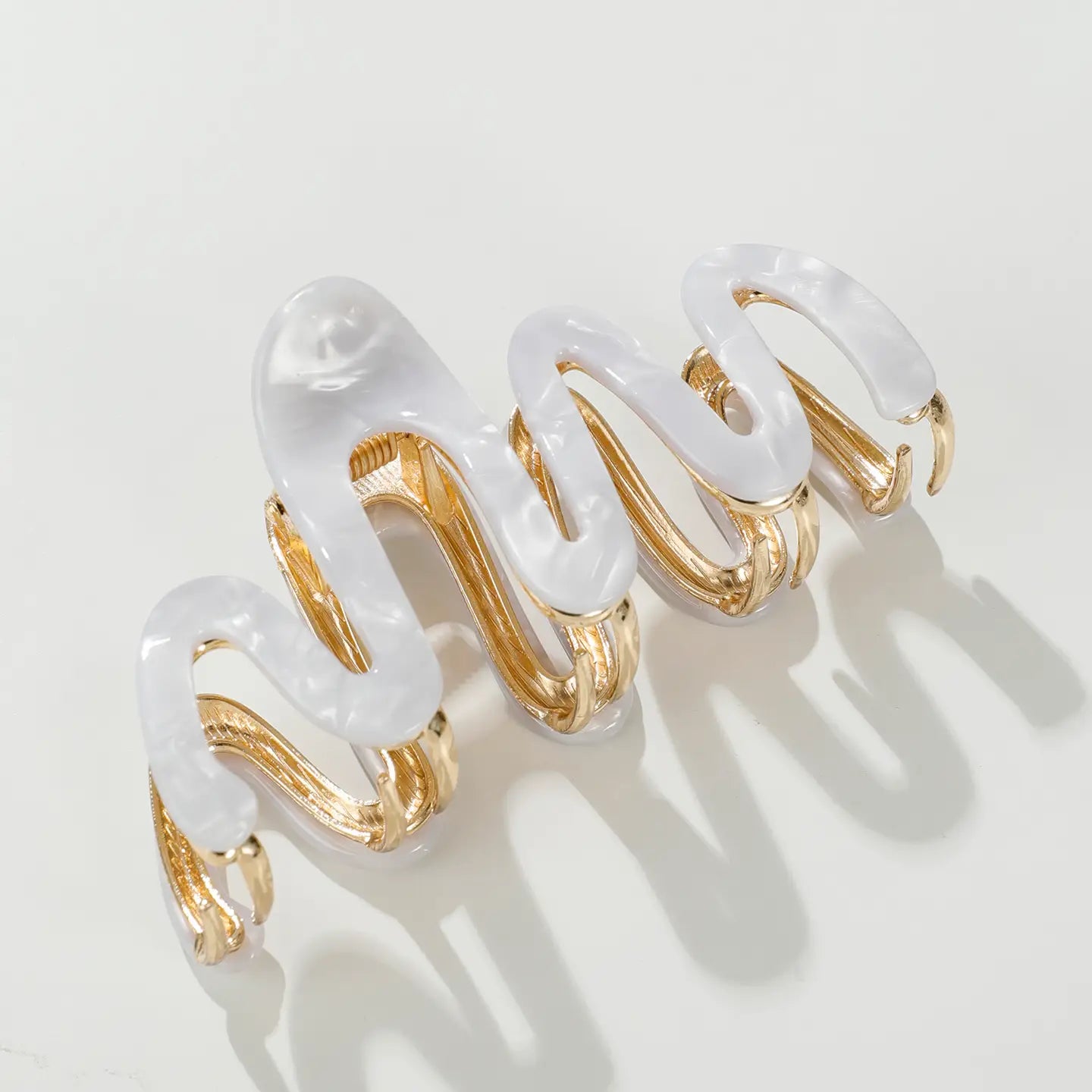 Willow Squiggle Metal Claw Clip Pearl