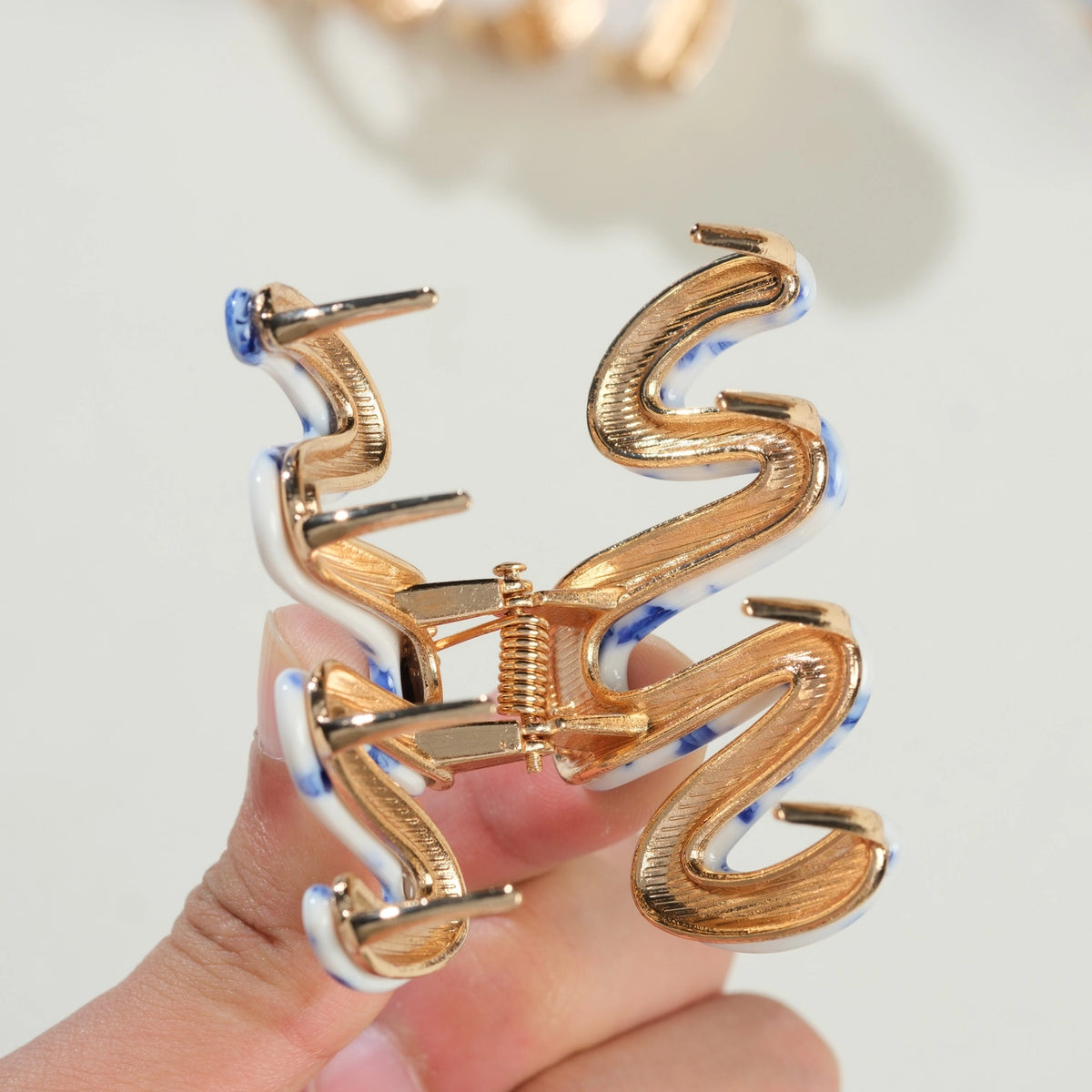 Willow Squiggle Mini Metal Claw Clip