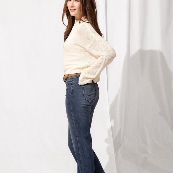 Mid Rise Slim Straight Leg