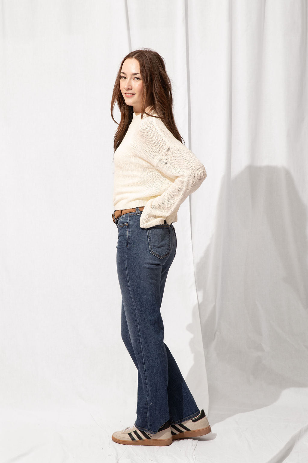 Mid Rise Slim Straight Leg