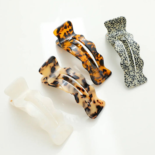 Jane Scalloped Claw Clip
