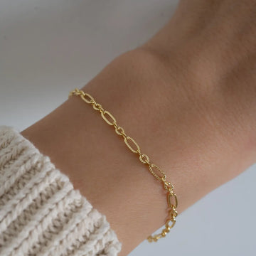 Textured Dainty Chain Bracelet