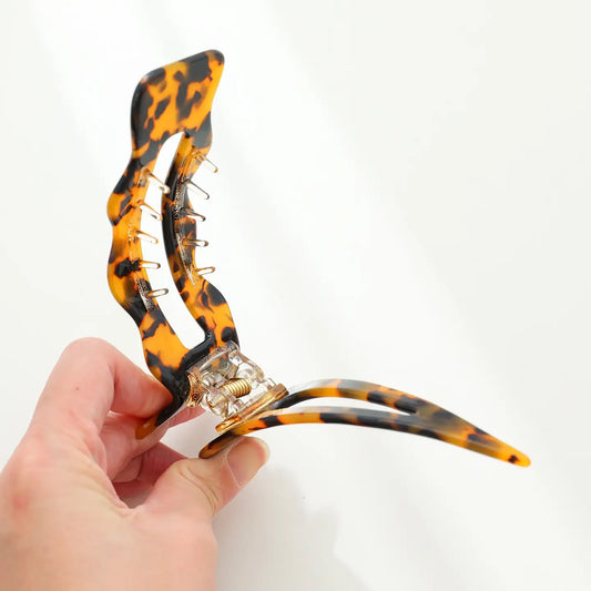 Jane Scalloped Claw Clip