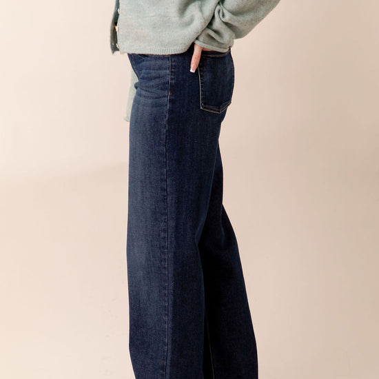 Mid Rise Loose Straight Leg
