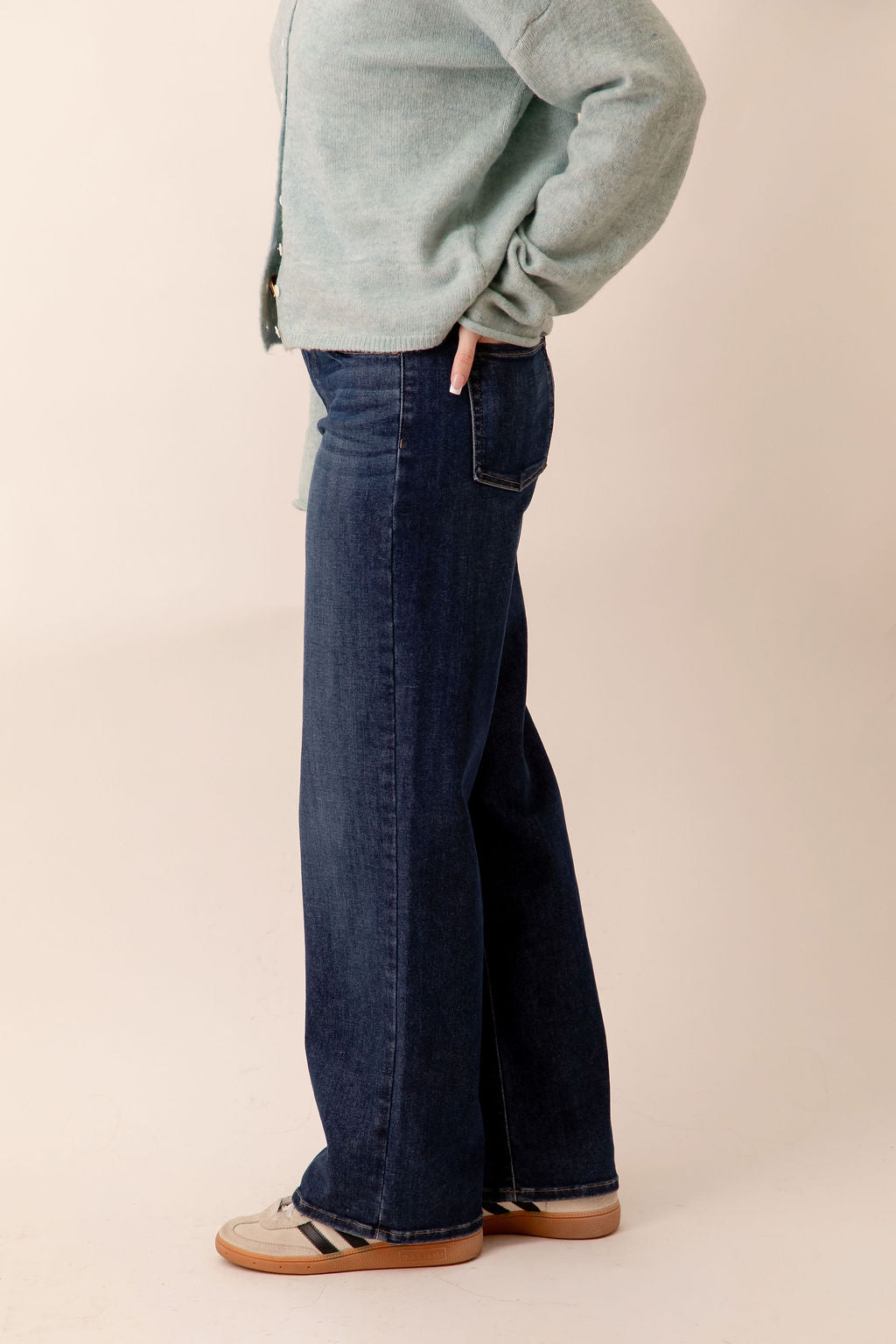 Mid Rise Loose Straight Leg