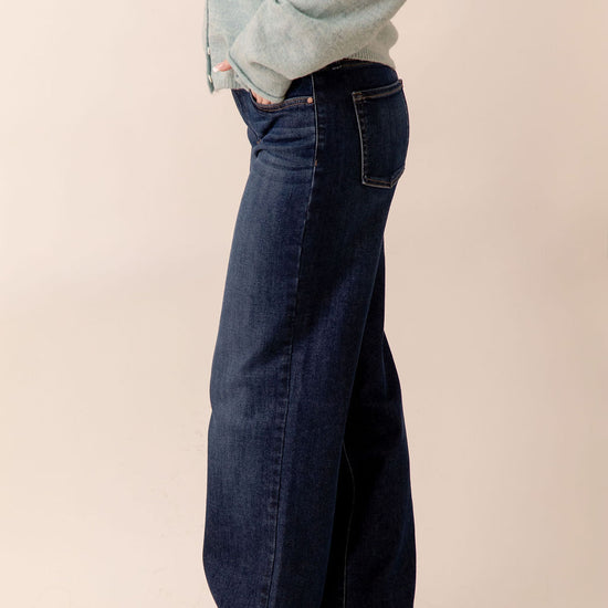 Mid Rise Loose Straight Leg