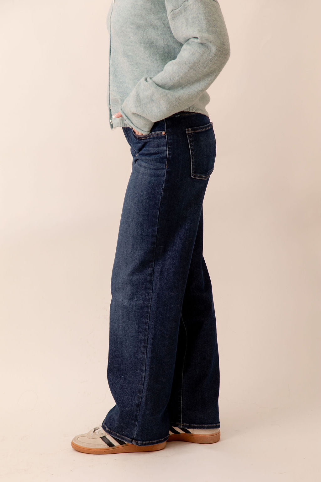 Mid Rise Loose Straight Leg