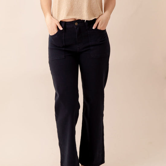 Utility Pocket Relaxed Straight Leg